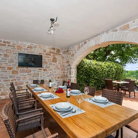 Pilato Villa