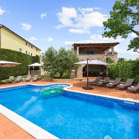Pilato Villa *