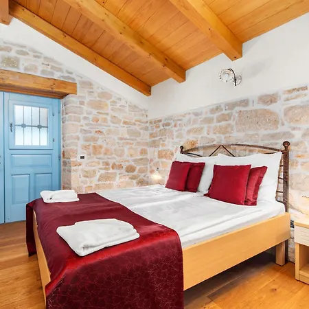 Pilato Villa *